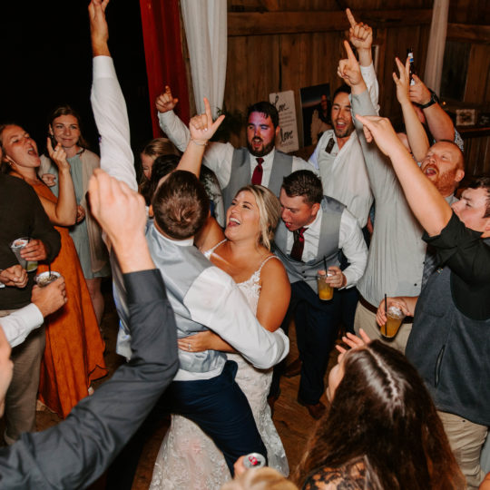 https://maineweddings207.com/wp-content/uploads/2020/09/7V4A5042-540x540.jpg
